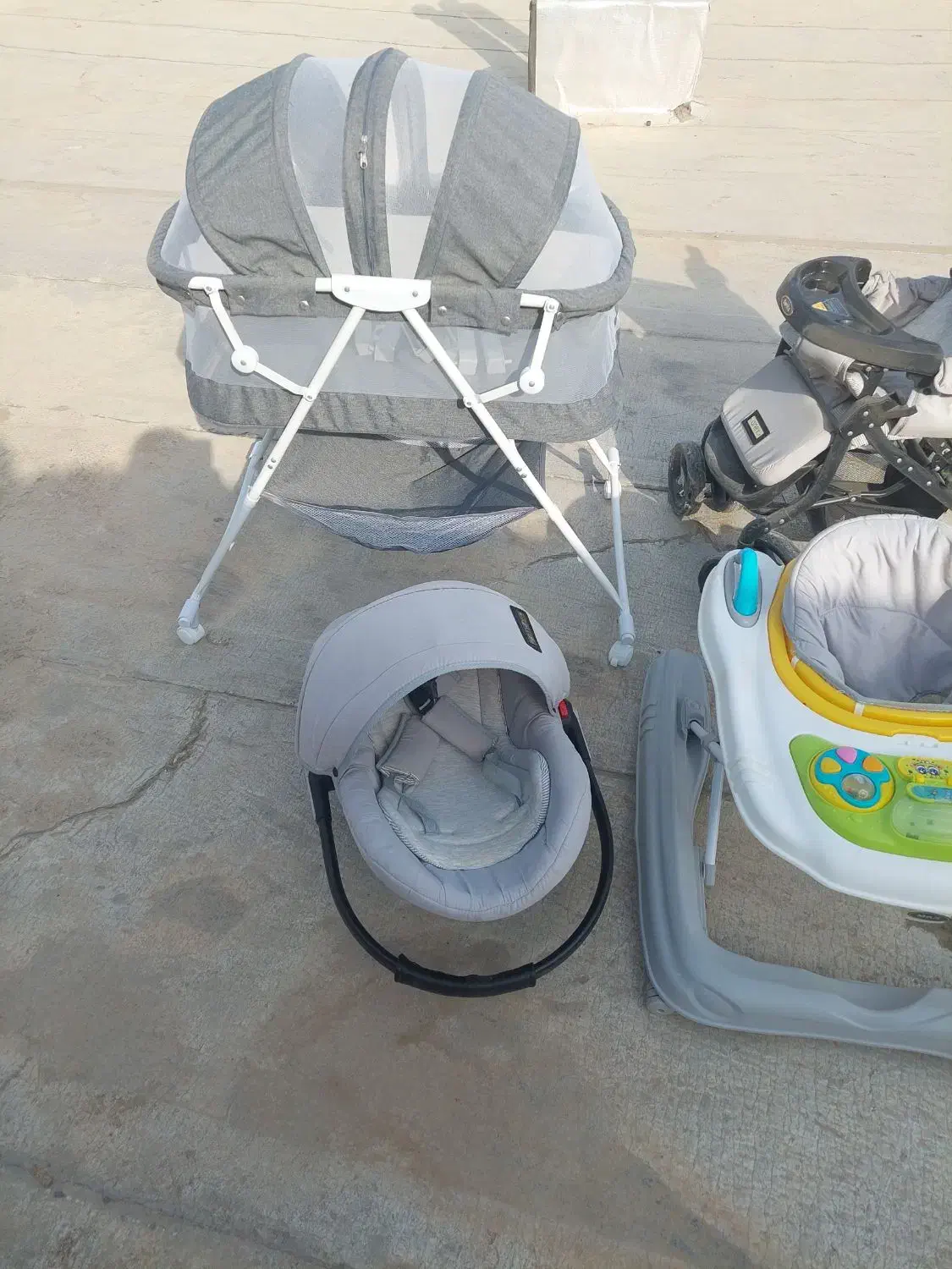 ست کالسکه و گهواره بنیتا دلیجان قیمت توافقی|اسباب و اثاث بچه|کرج, کیانمهر|دیوار