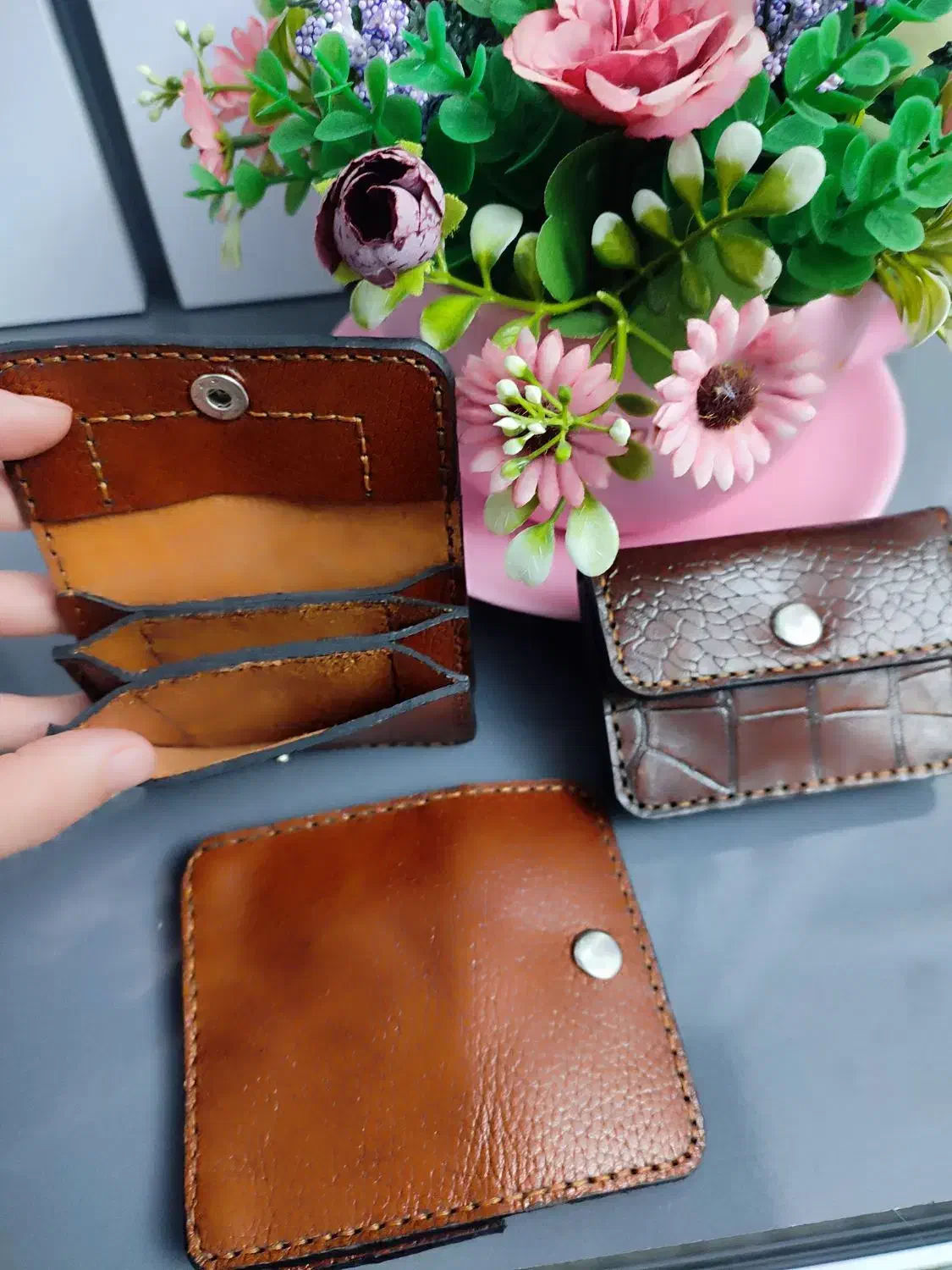 جاکارتی دستدوز با چرم طبیعی گاوی مدل تاشو|کیف، کفش، کمربند|اردبیل, |دیوار