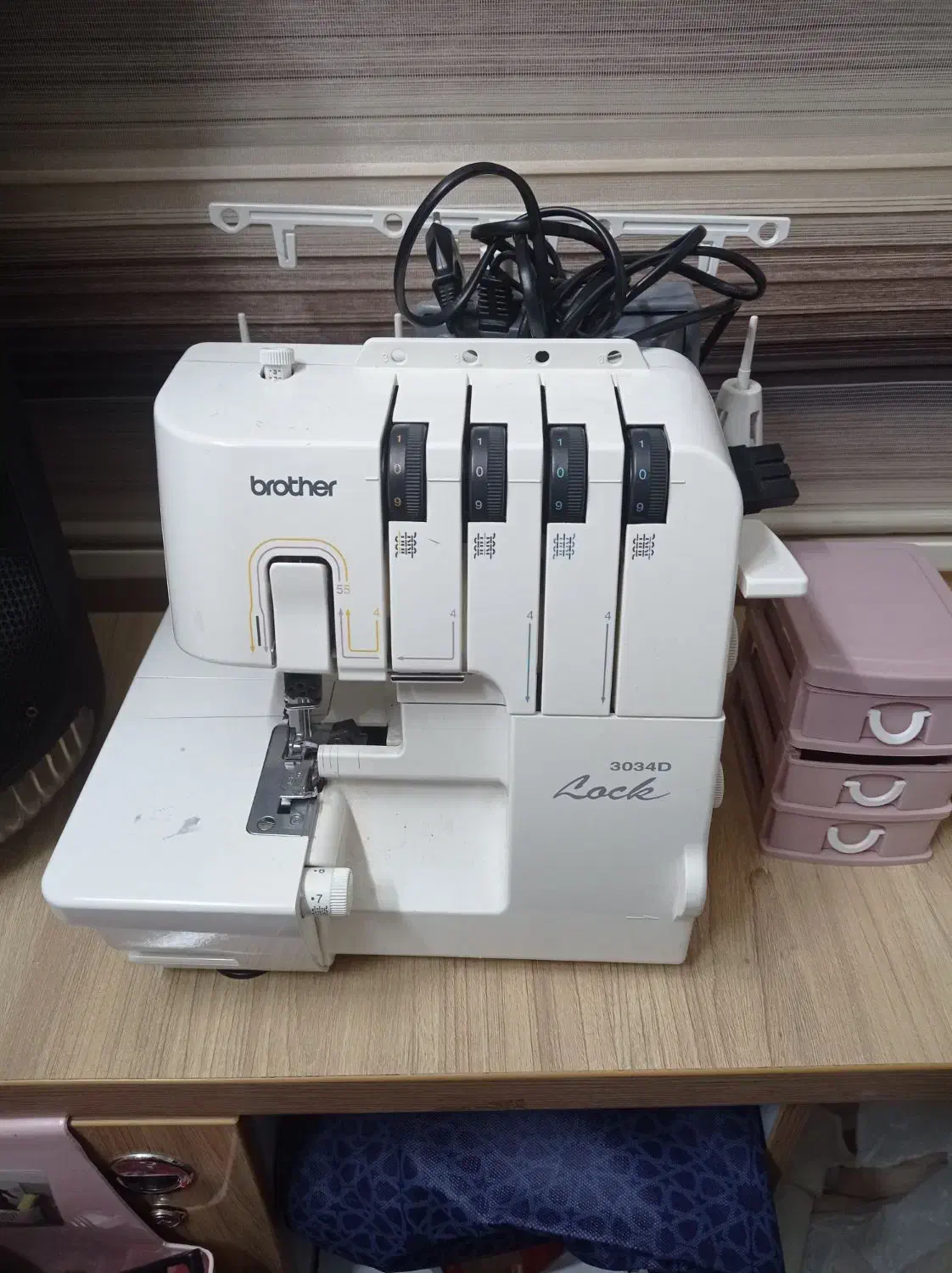 سَـردوزِ بُـرادِر|چرخ خیاطی و ریسندگی|شاهینشهر, شهرک گلدیس|دیوار