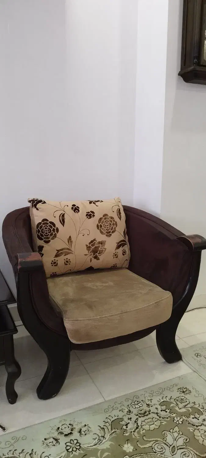 مبلمان با میز جلومبلی و میزتلویزیون و ساعت|مبلمان خانگی و میز عسلی|رشت, گلزاران|دیوار