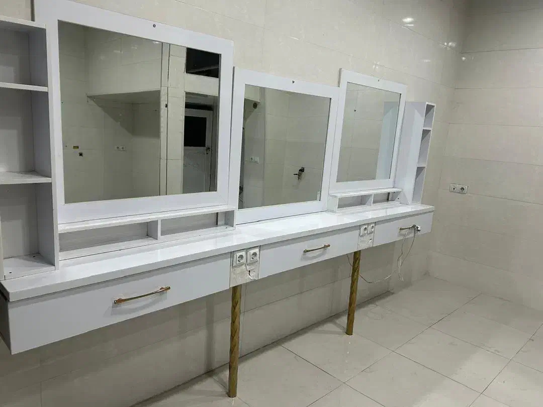 فروش دکور آرایشگاه ب علت رسیدن قسط ب قیمت ۶تومن|آرایشگاه و سالنهای زیبایی|مرودشت, فاز دوم شهرک فرهنگیان|دیوار