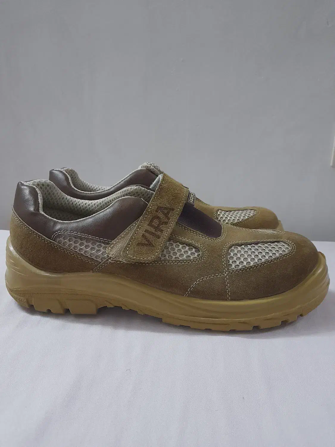 کفش ایمنی|کیف، کفش، کمربند|ایلخچی, |دیوار