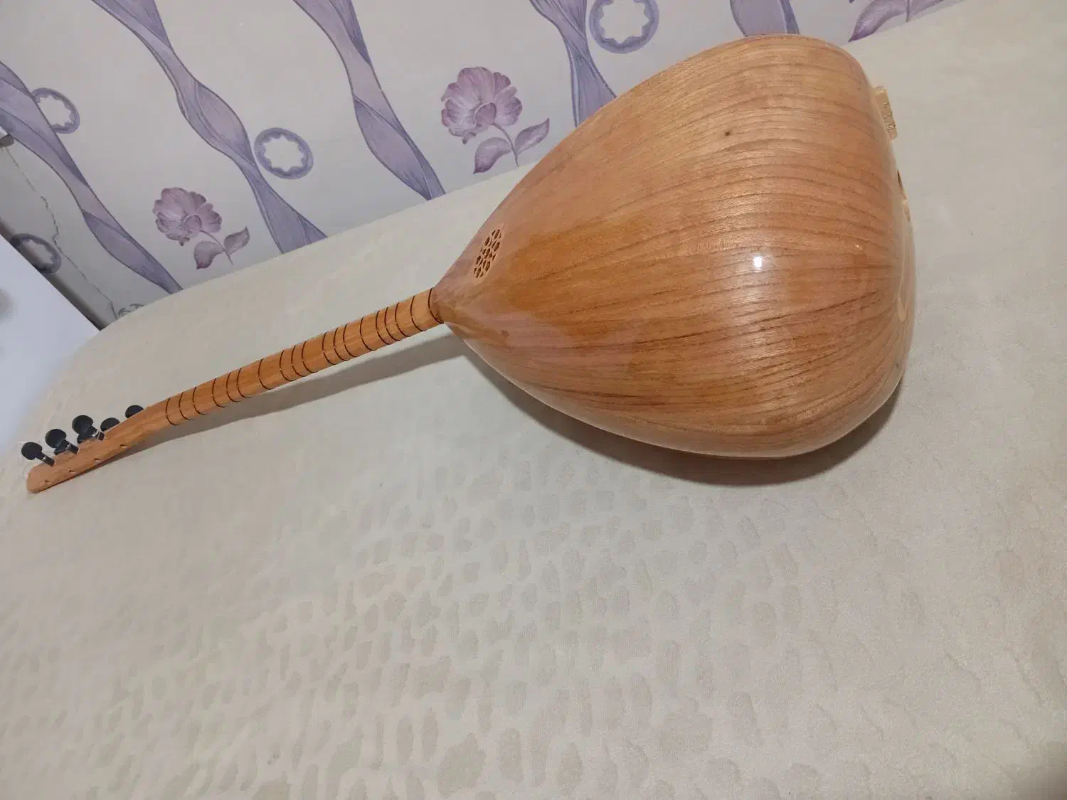 ساز باغلاما آموزشی|سازهای سنتی|ارومیه, |دیوار