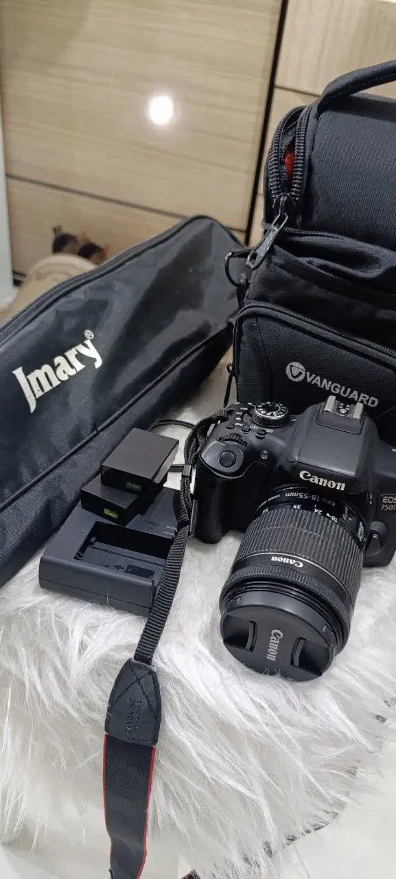 دوربین کنون Canon 750D کامل و تمیز قیمت مناسب|دوربین عکاسی و فیلمبرداری|مشهد, گلبرگ|دیوار