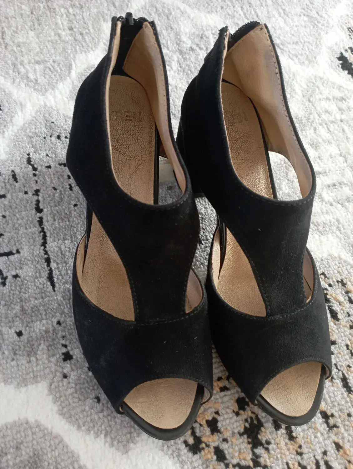 دوعدد کفش|کیف، کفش، کمربند|اردبیل, |دیوار