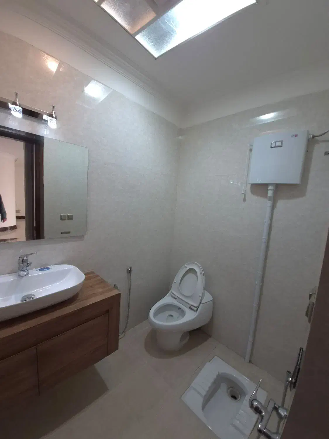 زعفرانیه۲۵۰متر ۴خواب مستر فول مشاعات ۲پارکینگ