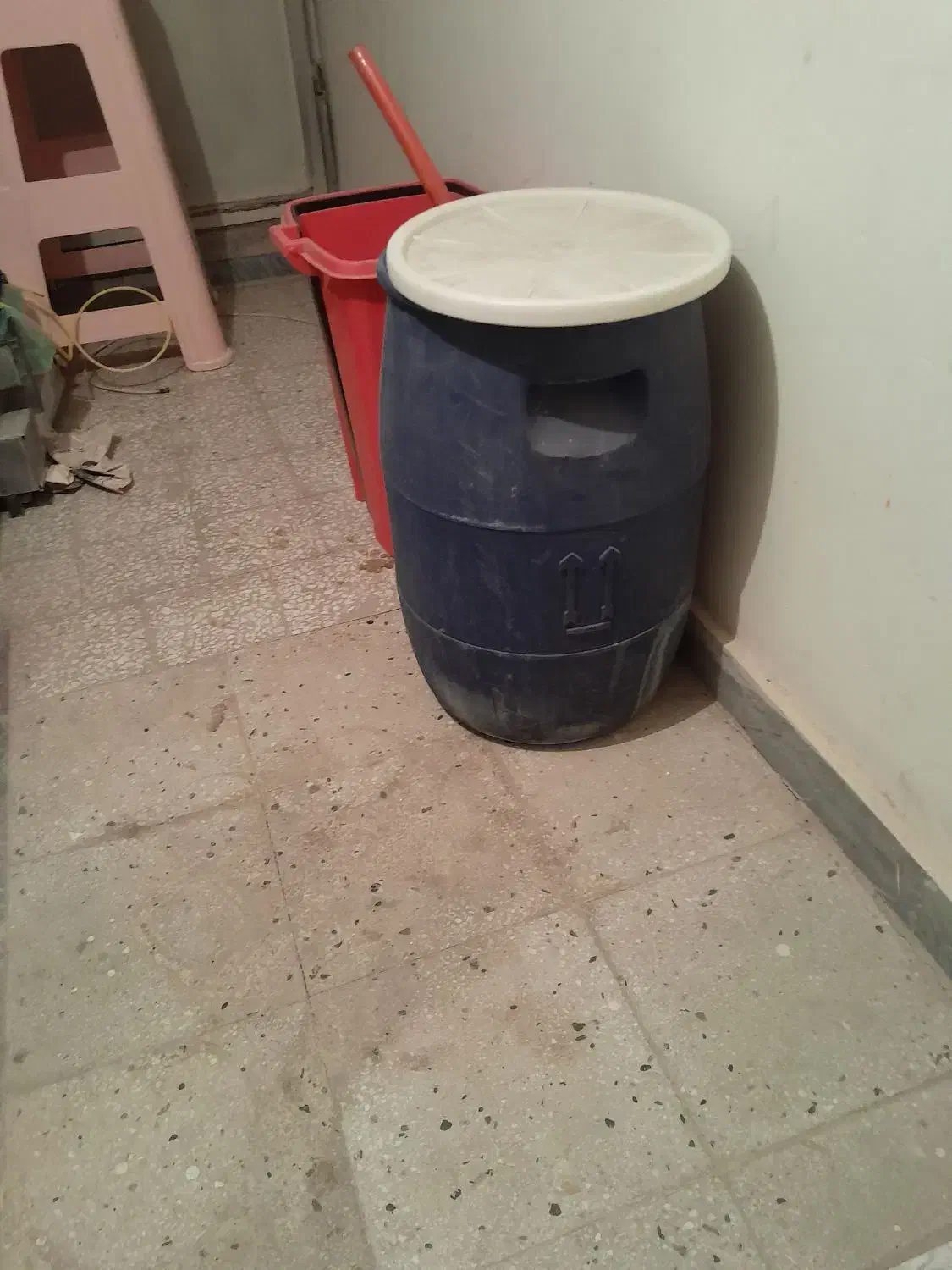 دبه بزرگ جای آب|ظروف نگهدارنده، پلاستیکی، یکبارمصرف|کرمانشاه, |دیوار