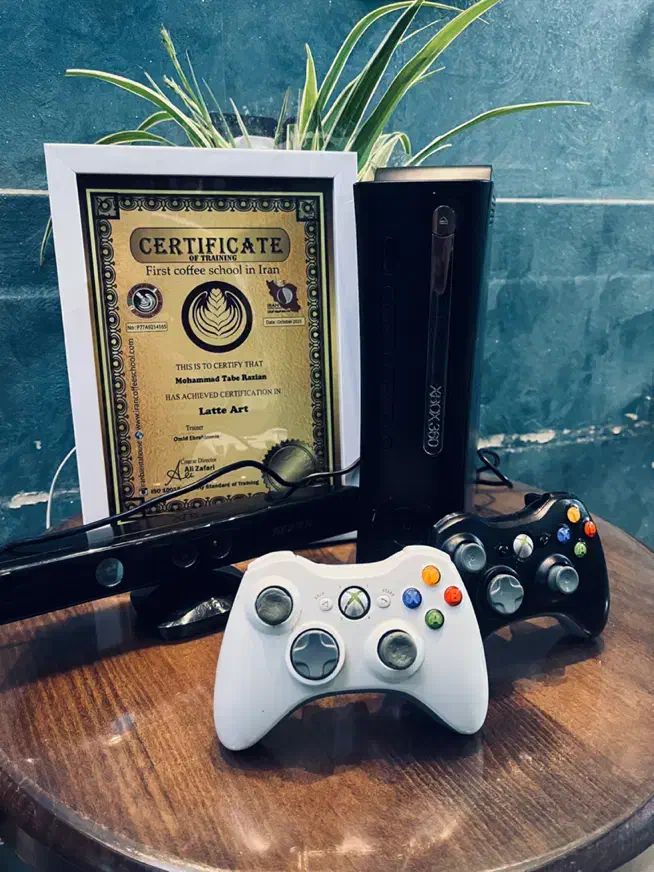 xbox 360 اسلیم همراه با کینکت و دو دسته|کنسول، بازی ویدئویی و آنلاین|میاندوآب, |دیوار