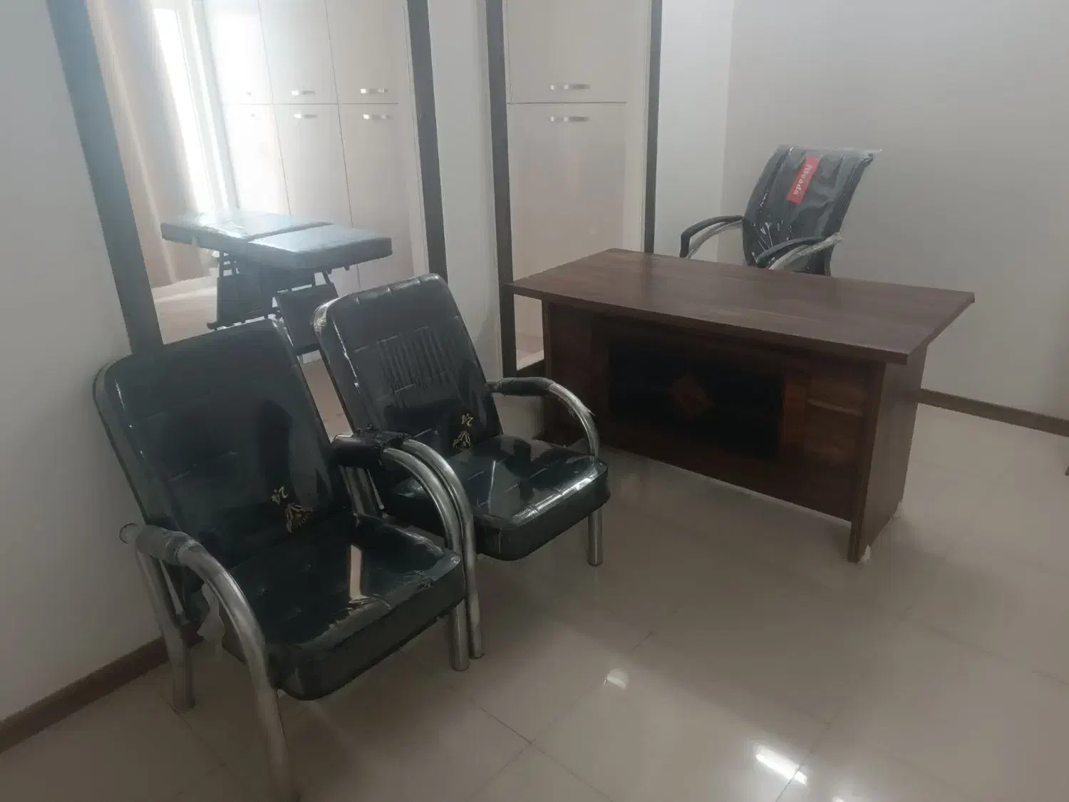 تخت ماساژ و صندلی|مبلمان اداری|دلیجان, |دیوار