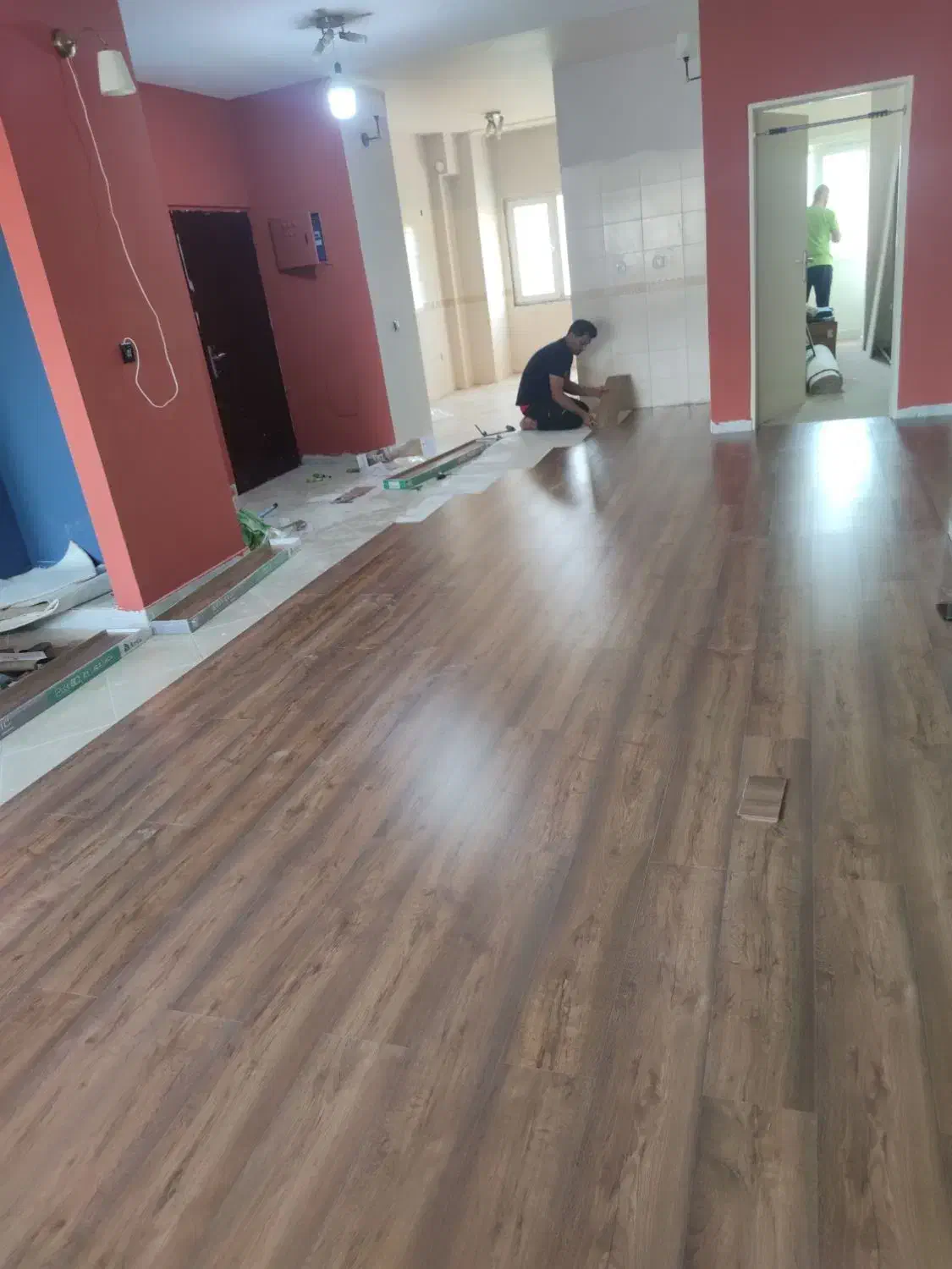 کاغذ دیواری کناف پارکت تی وی وال|خدمات پیشه و مهارت|بندر ماهشهر, |دیوار