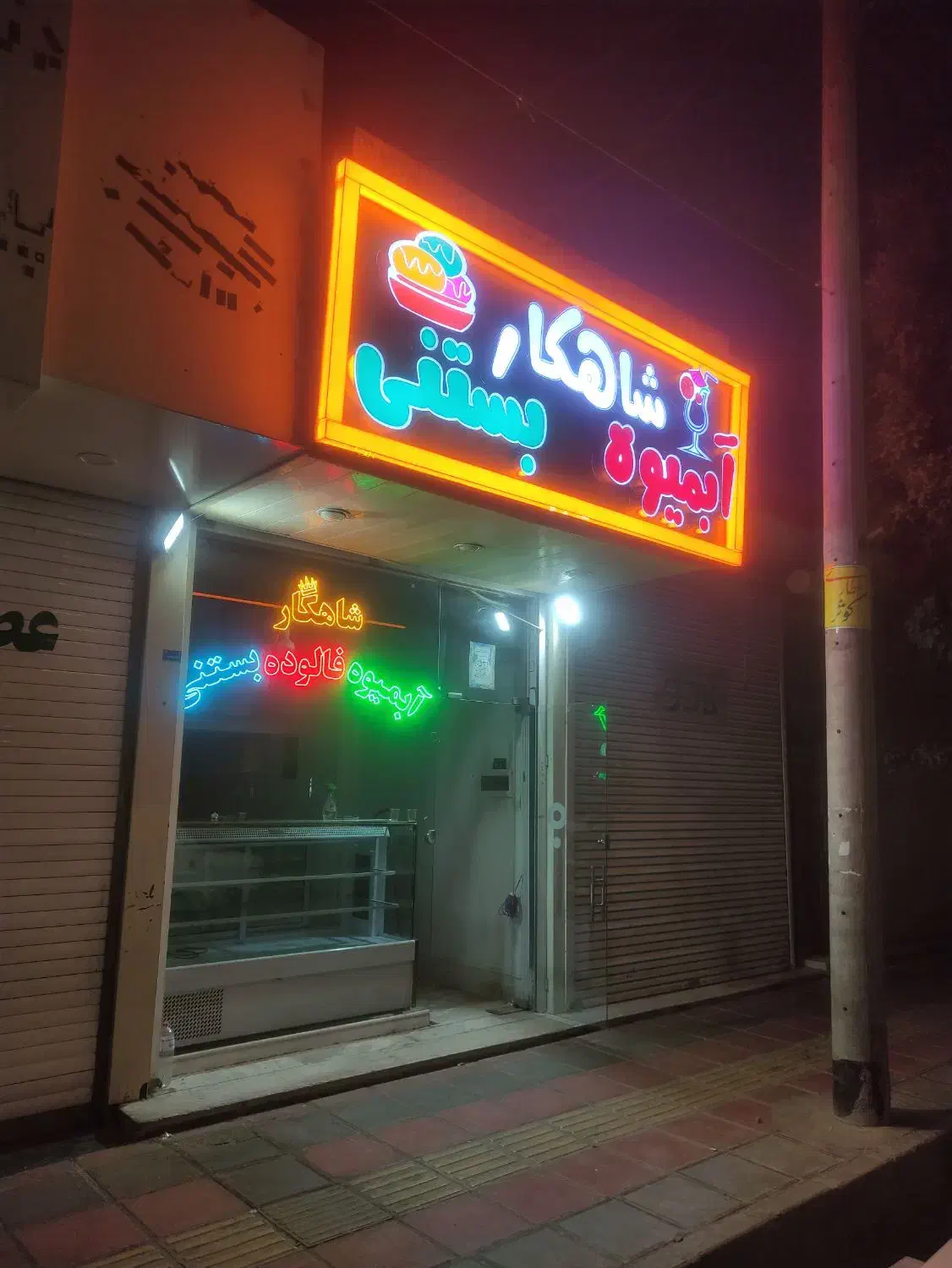 حروف برجسته چلنیوم ال ای دی نئون فلکسی|فروشگاه و مغازه|قم, آذر (نکویی)|دیوار