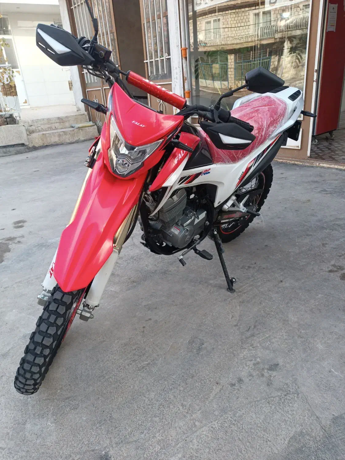 فلاتcrf200سویچ استارتی و دزد گیر|موتورسیکلت|پاوه, |دیوار