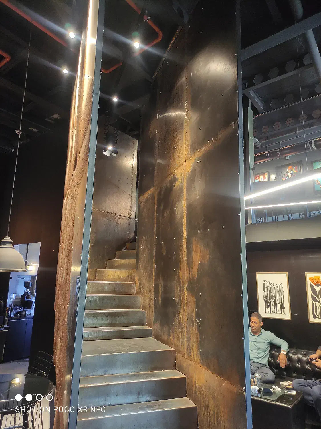 ویتر وباریستا|استخدام خدمات فروشگاه و رستوران|تهران, صاحب الزمان|دیوار