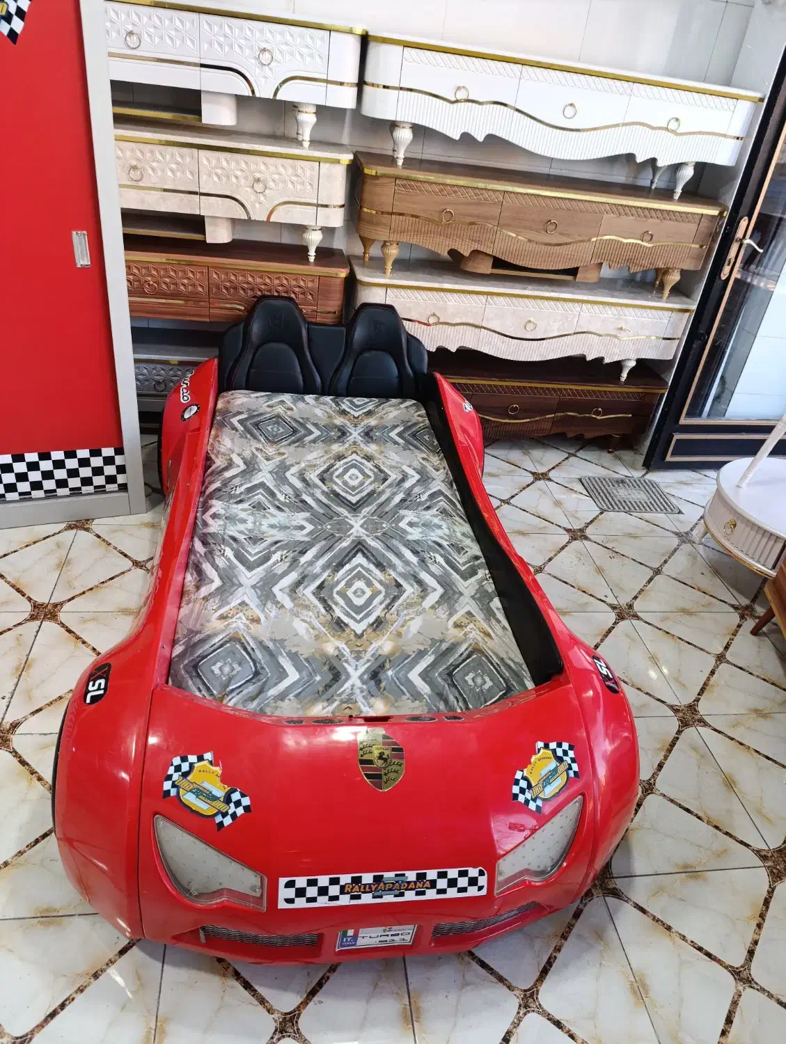 سرویس تخت و خواب یک نفره طرح ماشینی در حد صفر|تخت و سرویس خواب|مهاباد (آذربایجان غربی), |دیوار