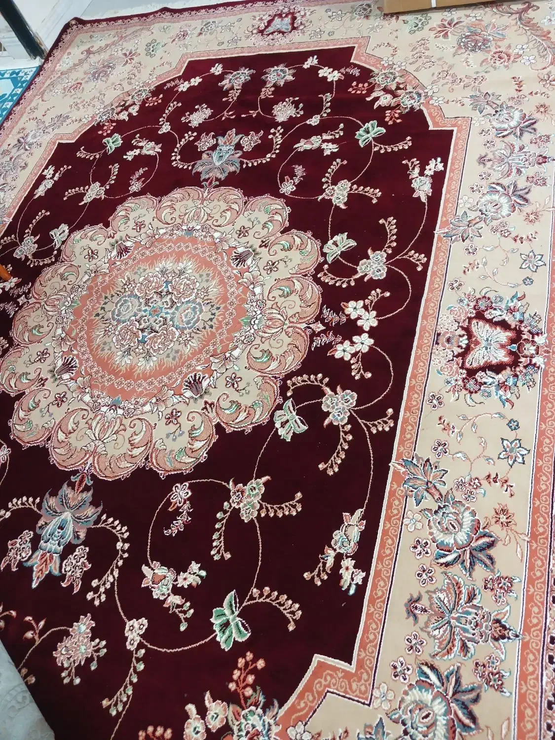 فرش و میز تلوزیون در حد نو|فرش|خشکبیجار, |دیوار