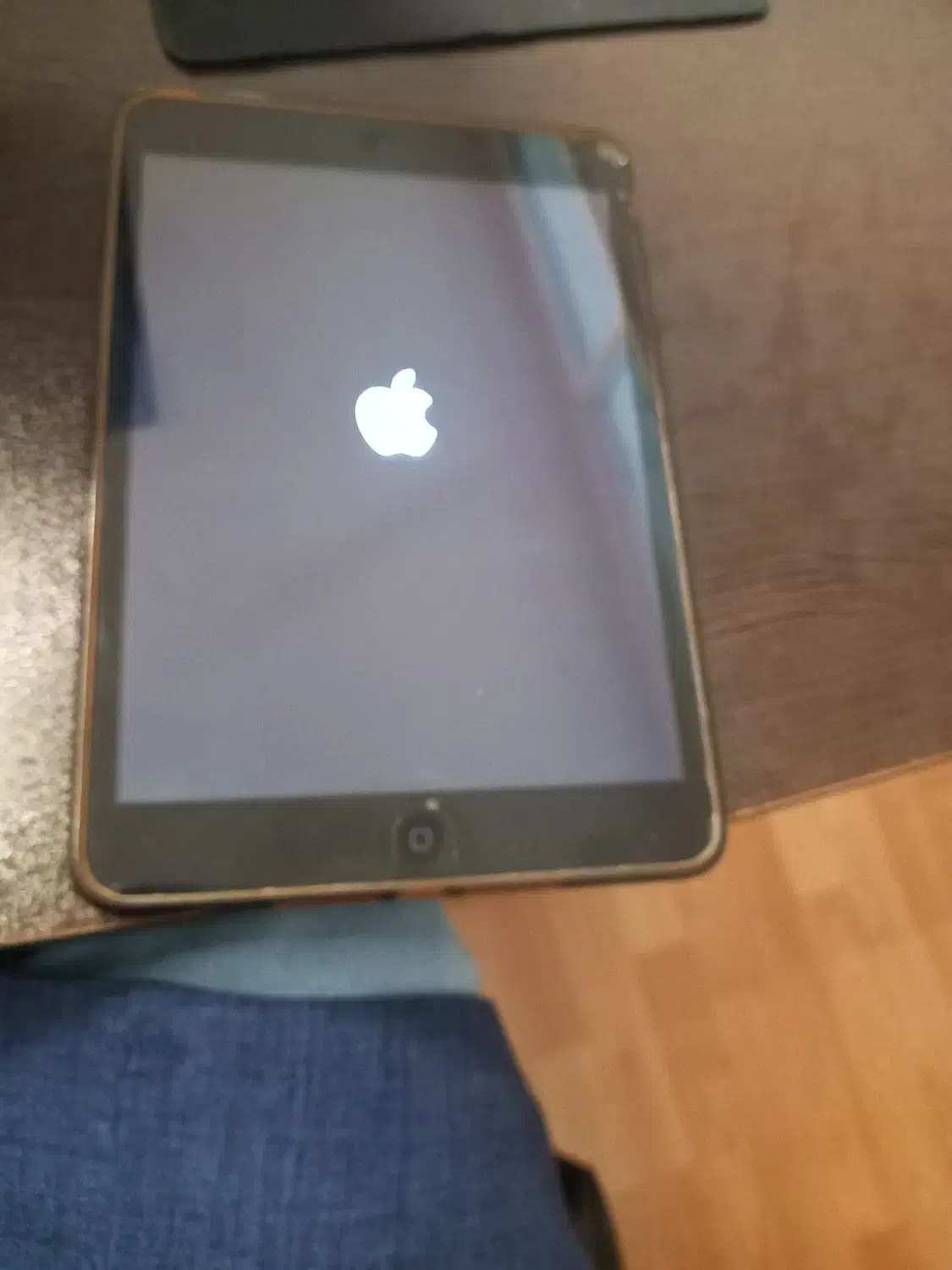 تبلت اپل|تبلت|تهران, نیروی هوایی (پیروزی)|دیوار