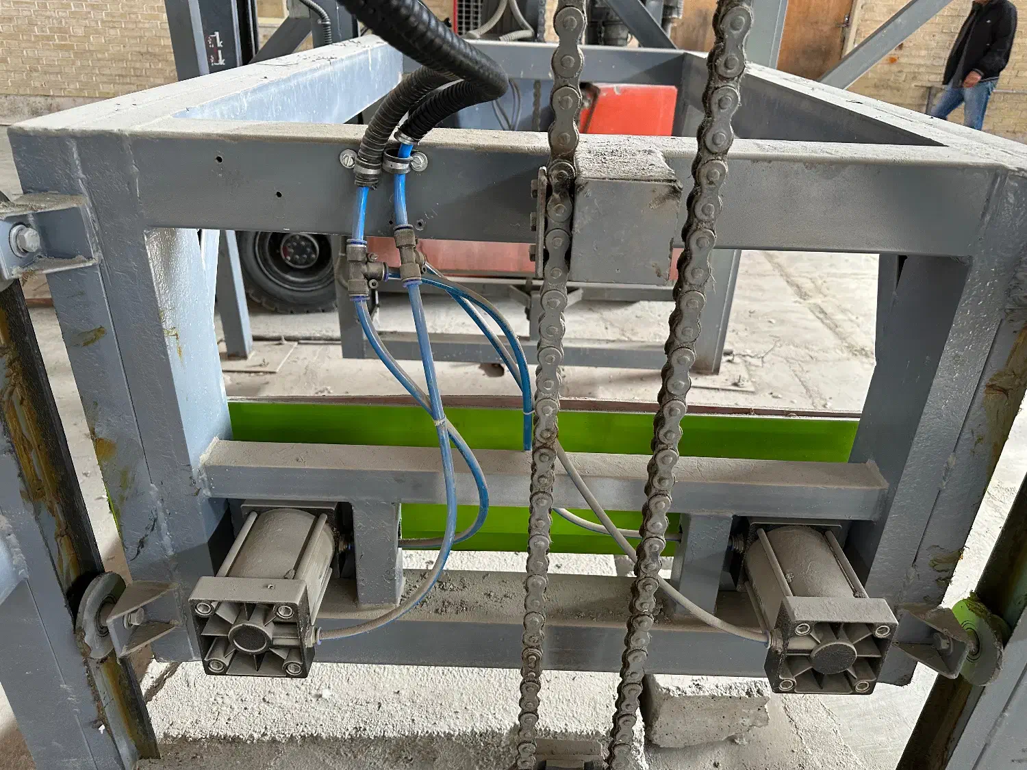 پالت گذار  بلوک|ماشین‌آلات صنعتی|اشتهارد, |دیوار