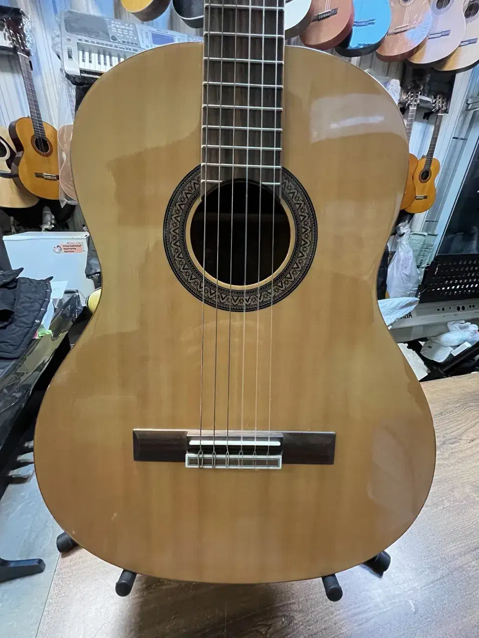 گیتار اسپانیایی در موزیک ارژنگ|گیتار، بیس، امپلیفایر|پردیس, فاز ۳|دیوار