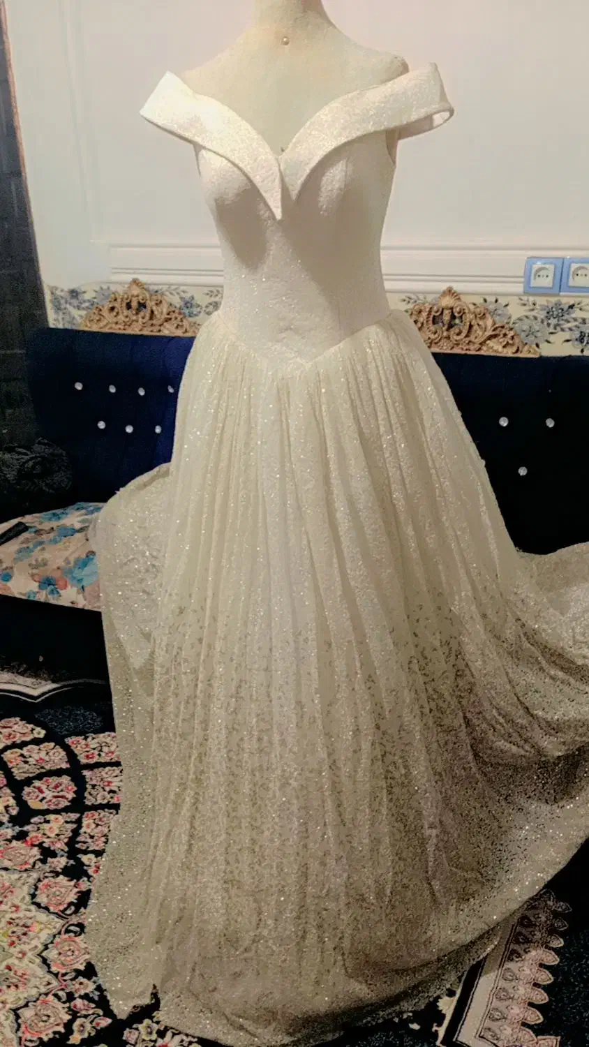 لباس عروس|لباس|دلگان, |دیوار