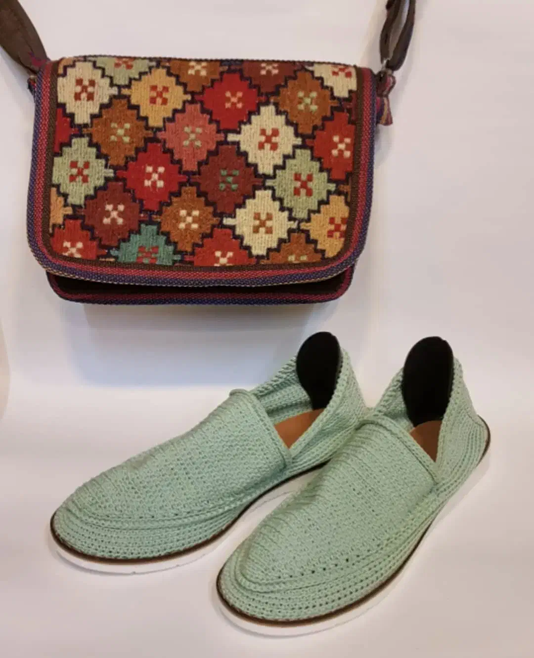 کیف|کیف، کفش، کمربند|سلماس, |دیوار