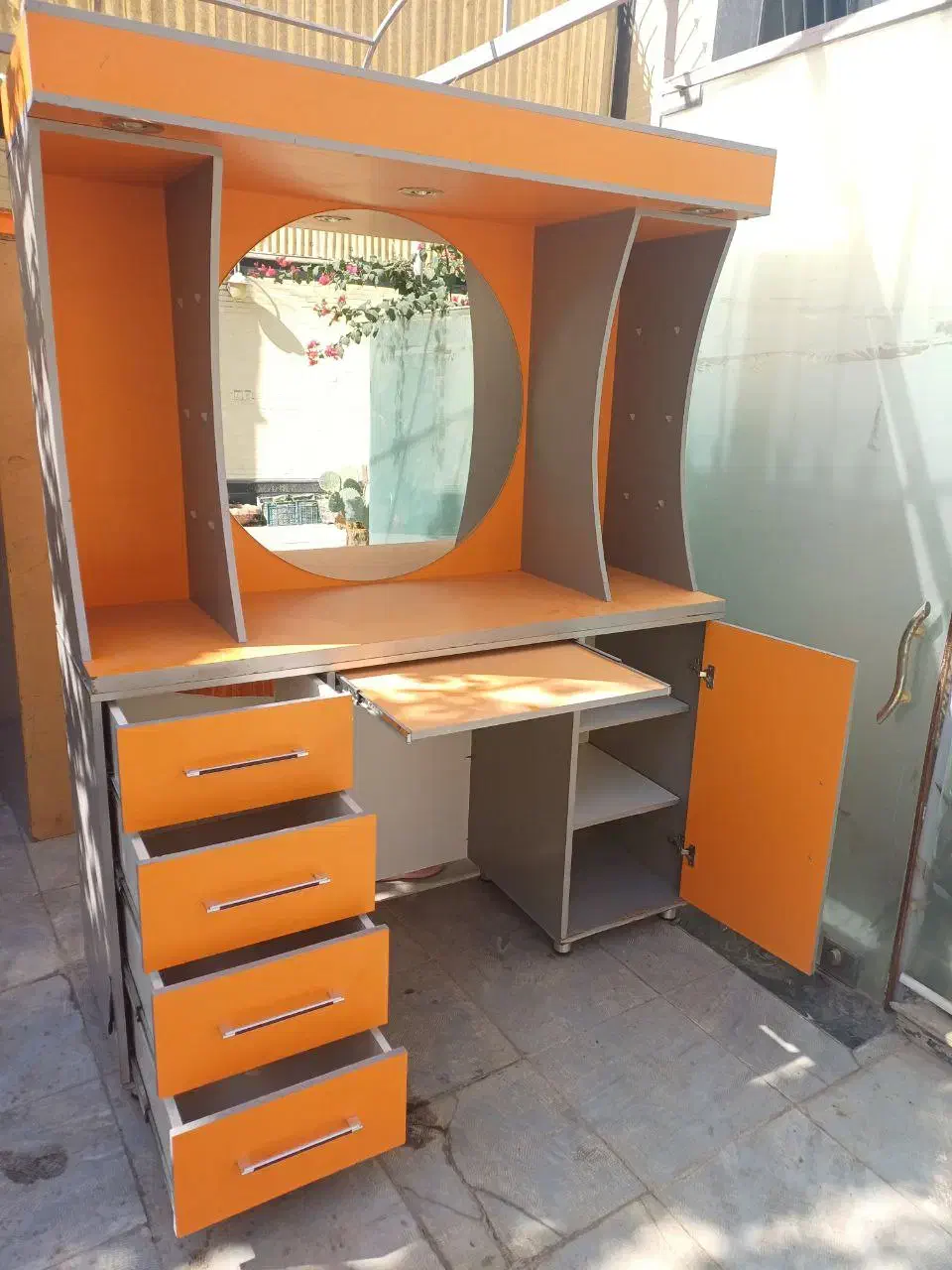 صندلی و میزآینه دار و کشودار|صندلی و نیمکت|اصفهان, مسجد مصلی|دیوار