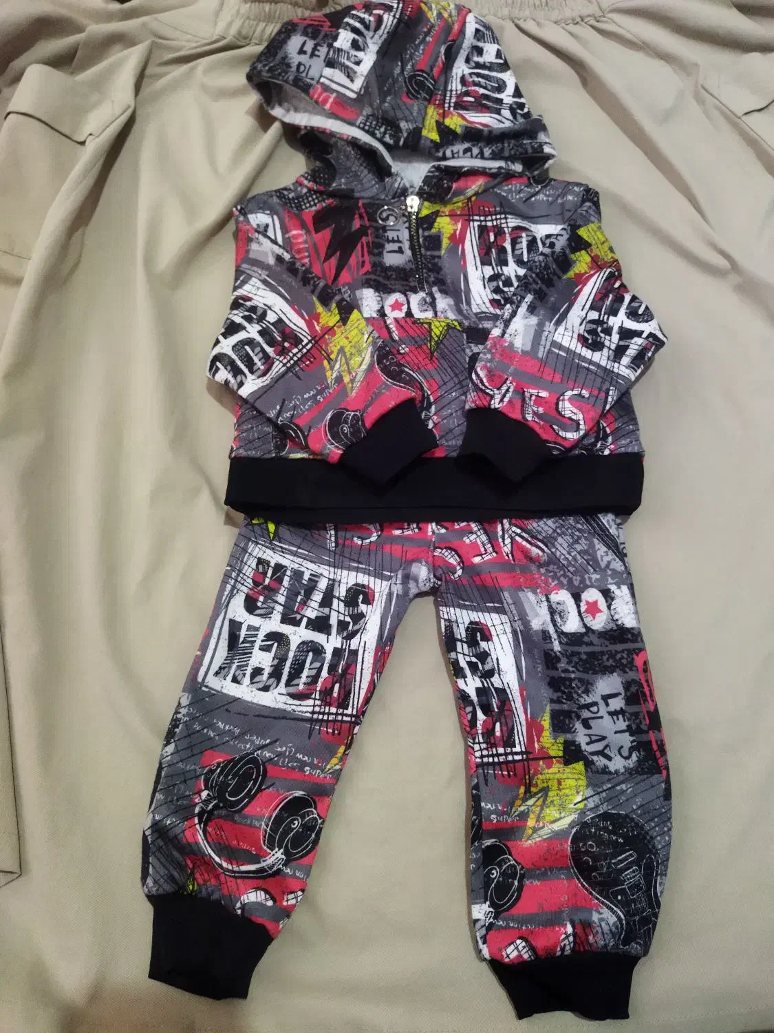 لباس دخترانه و پسرانه درحد نو قیمت مناسب|کفش و لباس بچه|مهاباد (آذربایجان غربی), |دیوار