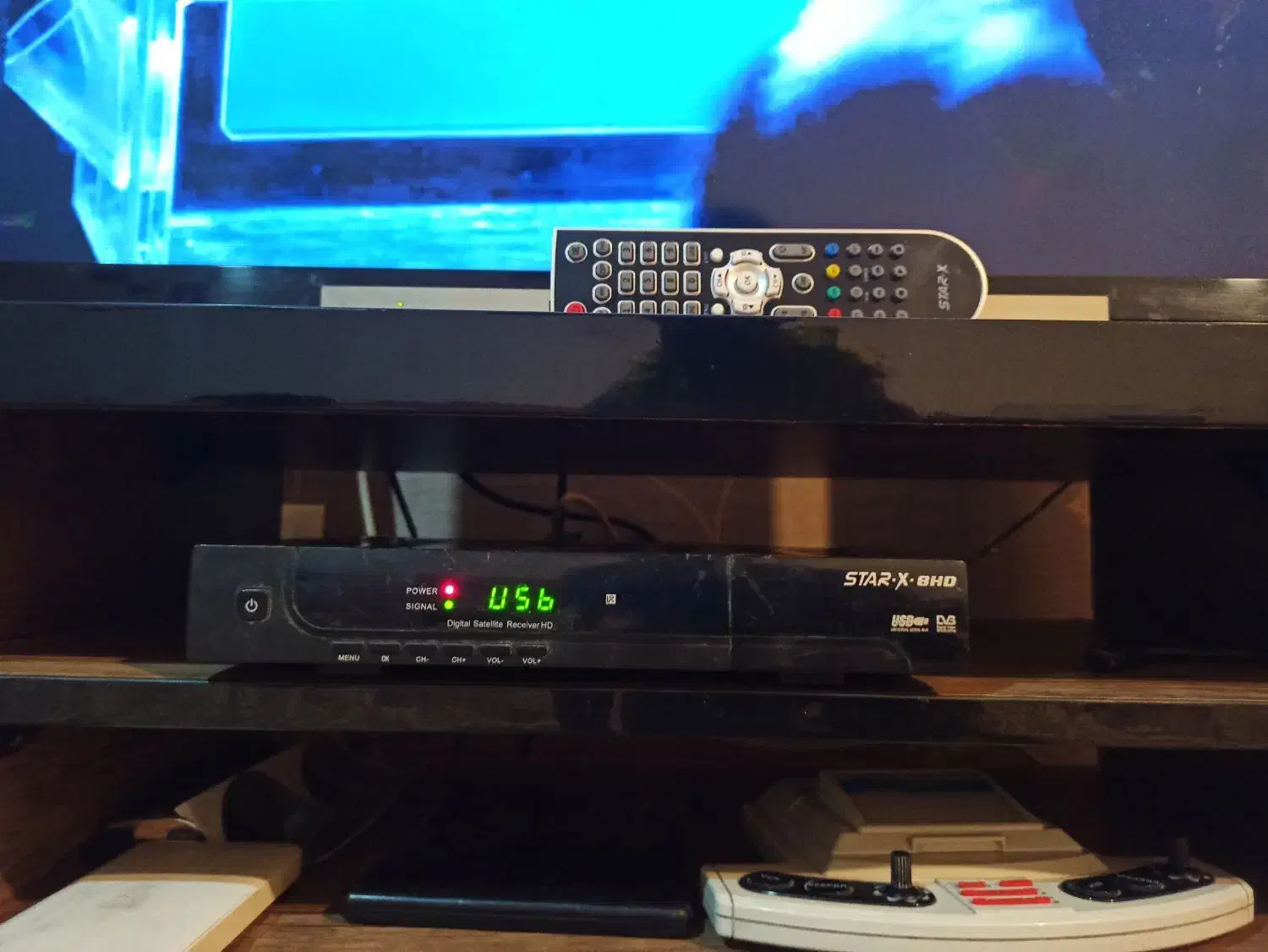 گیرنده جدید|صوتی و تصویری|هشتگرد, شهرک راه آهن|دیوار