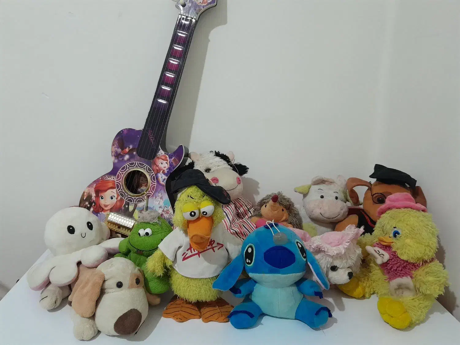 عروسک ها با هم با گیتار ۶۵۰|اسباببازی بچه|رشت, استقامت ۱|دیوار