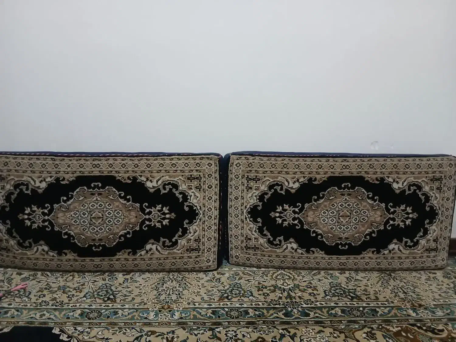 پشتی قالیچه ای|پشتی|قم, انسجام|دیوار