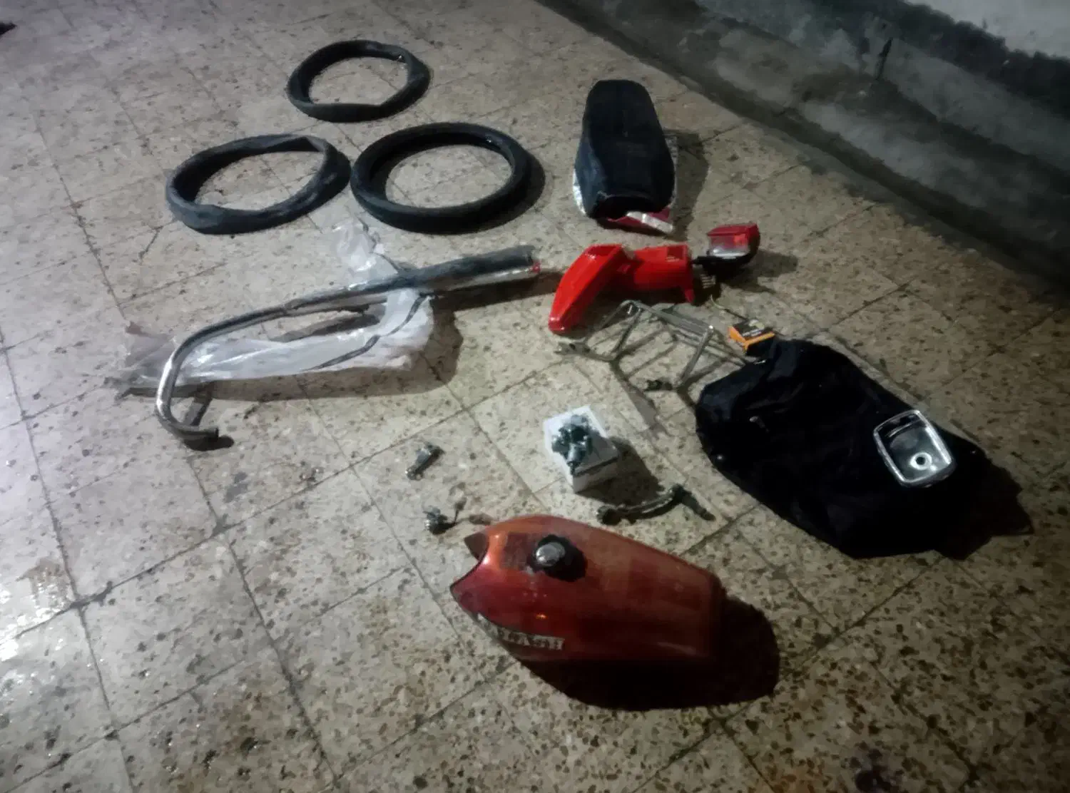 لوازم یدکی موتورسیکلت|قطعات یدکی و لوازم جانبی|اهواز, آسیاباد|دیوار