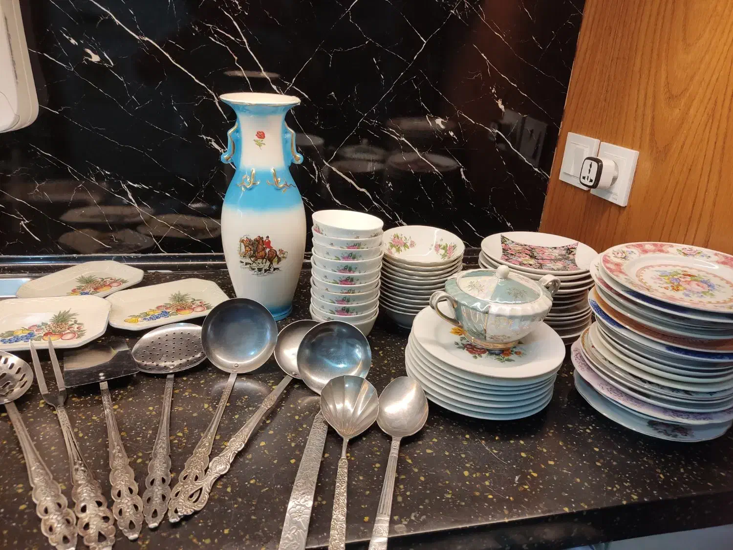 نعلبکی بشقاب کفگیر ملاقه گلسرخی دیوارکوب|حراج|اصفهان, شهرک کاوه|دیوار