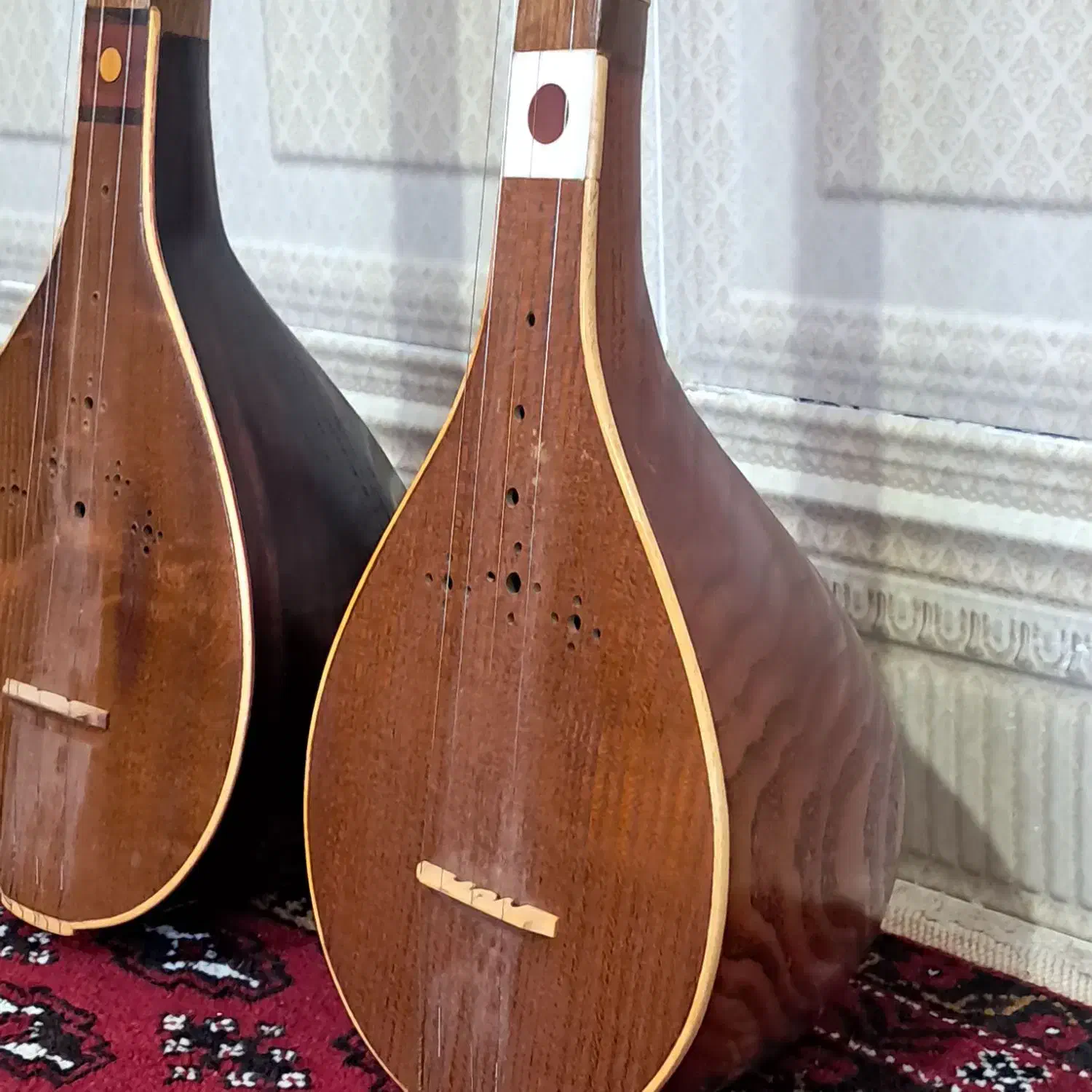 سه تار یک تیکه کاسه ای|سازهای سنتی|کرمان, |دیوار