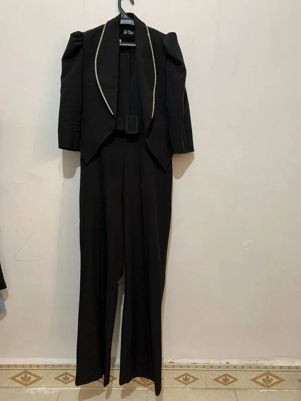 کاپشن. مجلسی|لباس|میانه, |دیوار