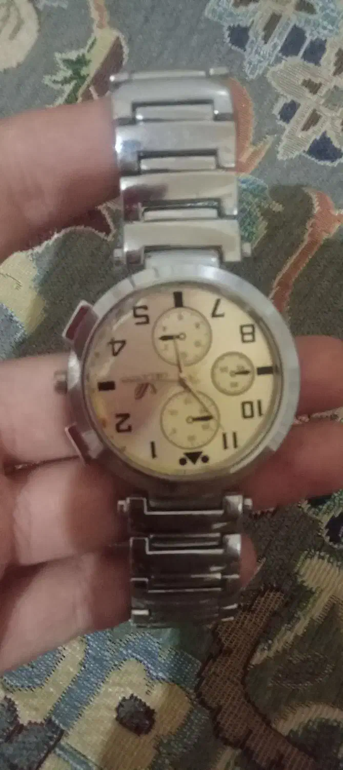 خارجی|ساعت|قم, وادی السلام|دیوار