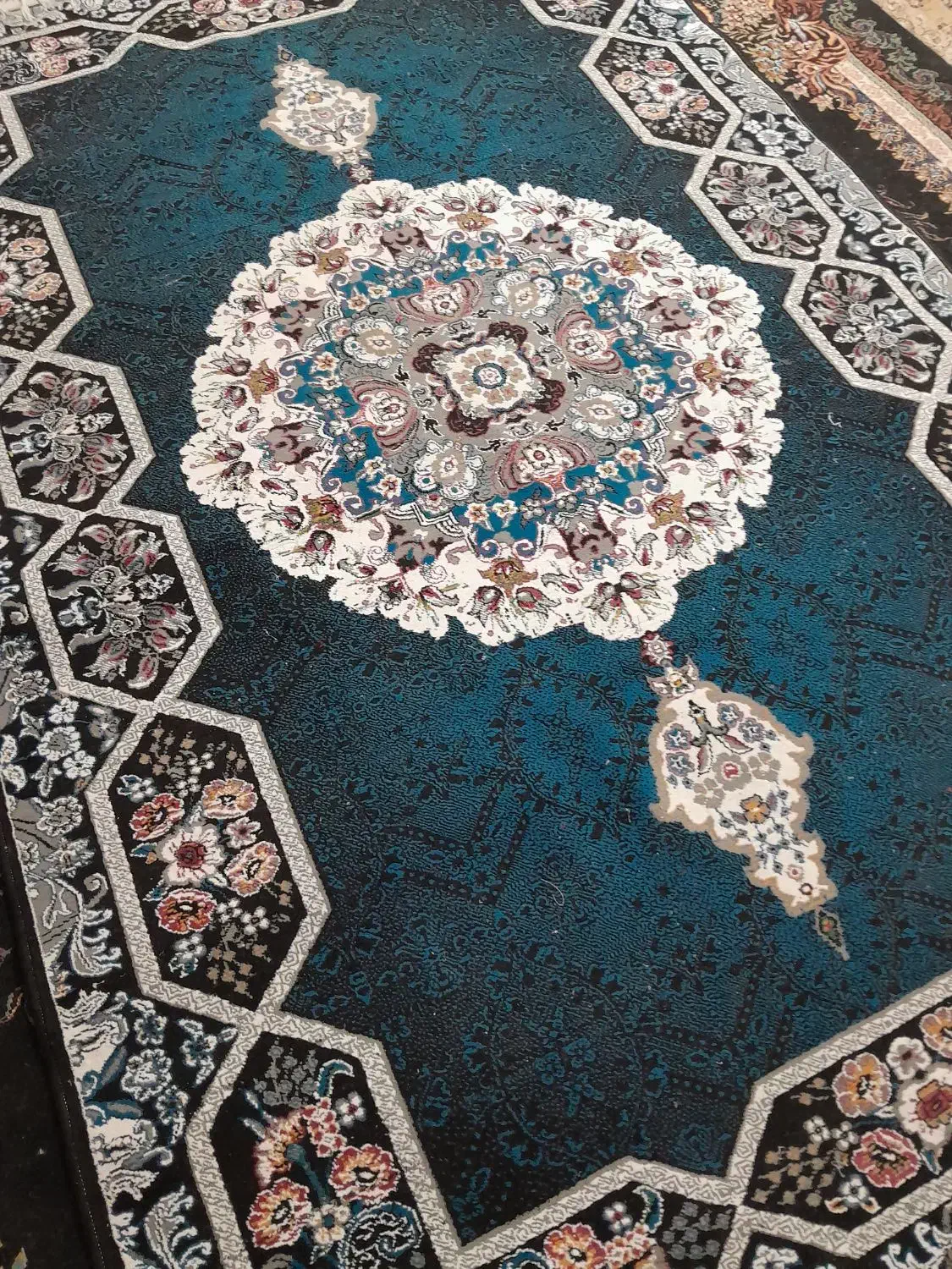 دو فرش6متری دوتاشون با قیمت 5ملیون پانصد|فرش|اهواز, سیاحی(سه راه خرمشهر)|دیوار