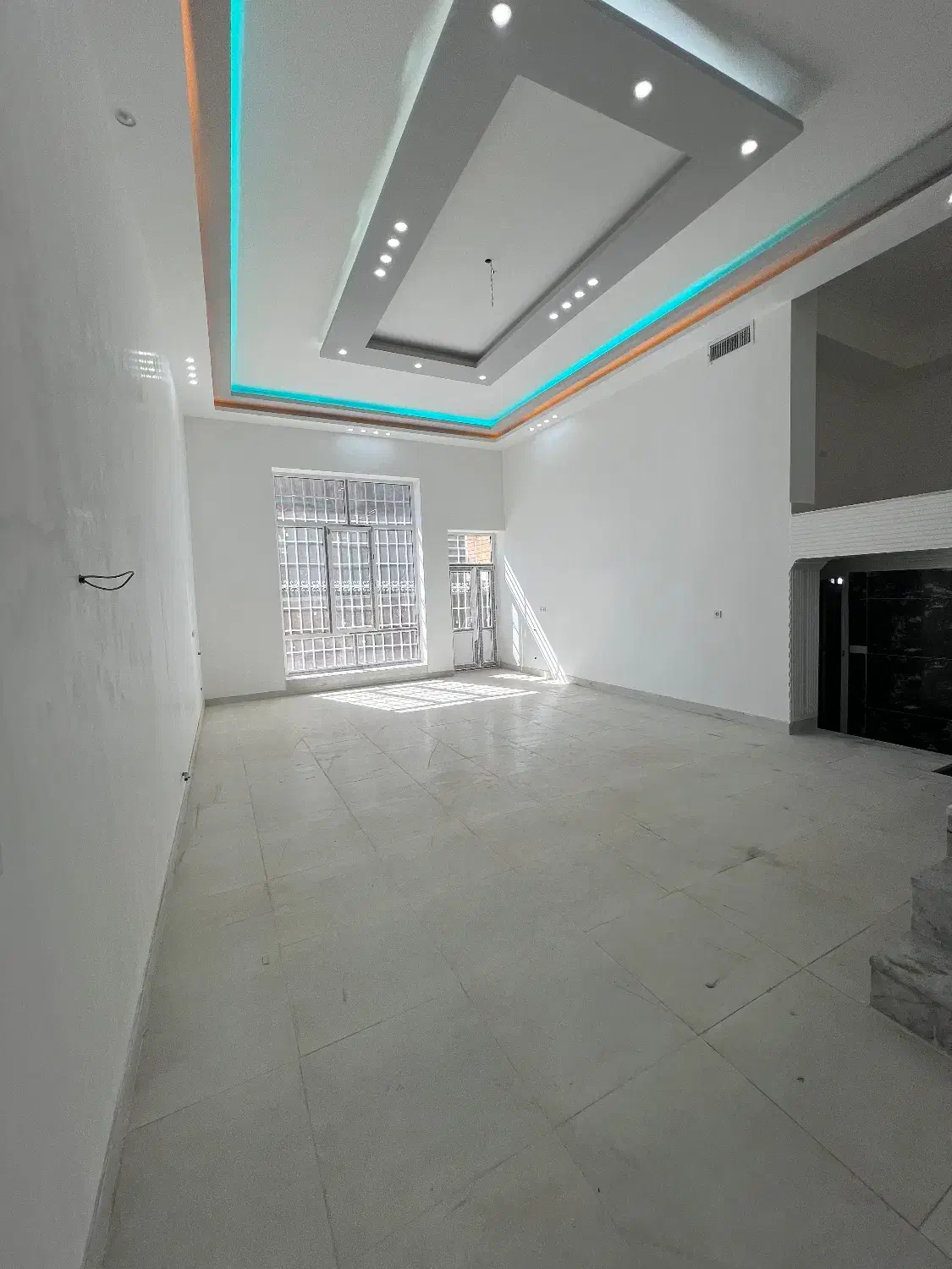 ویلایی کلید نخورده دانشگاه آزاد|فروش خانه و ویلا|بافت, |دیوار