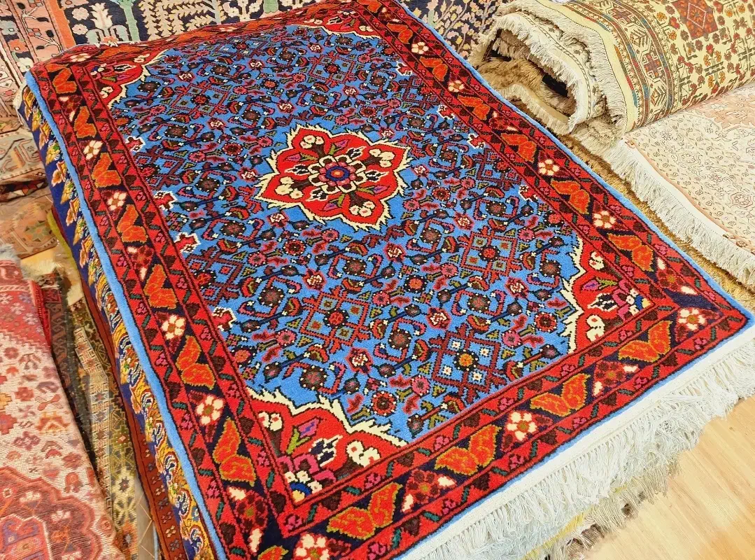 ذرع و نیم دستباف زمینه آبی حسین آباد|فرش|تهران, اکباتان|دیوار