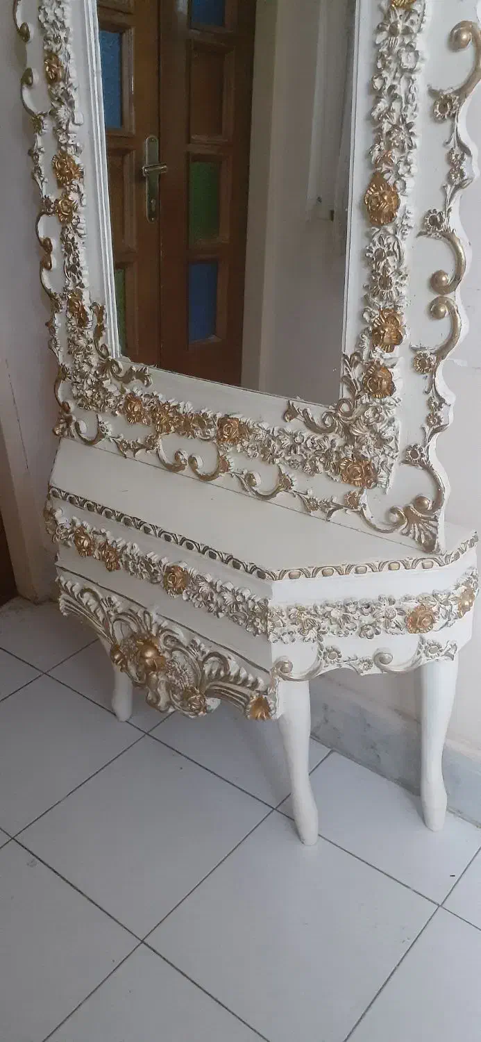 آینه کنسول بسیار زیبا به دلیل جابه جایی|بوفه، ویترین، کنسول|شیراز, عفیفآباد|دیوار