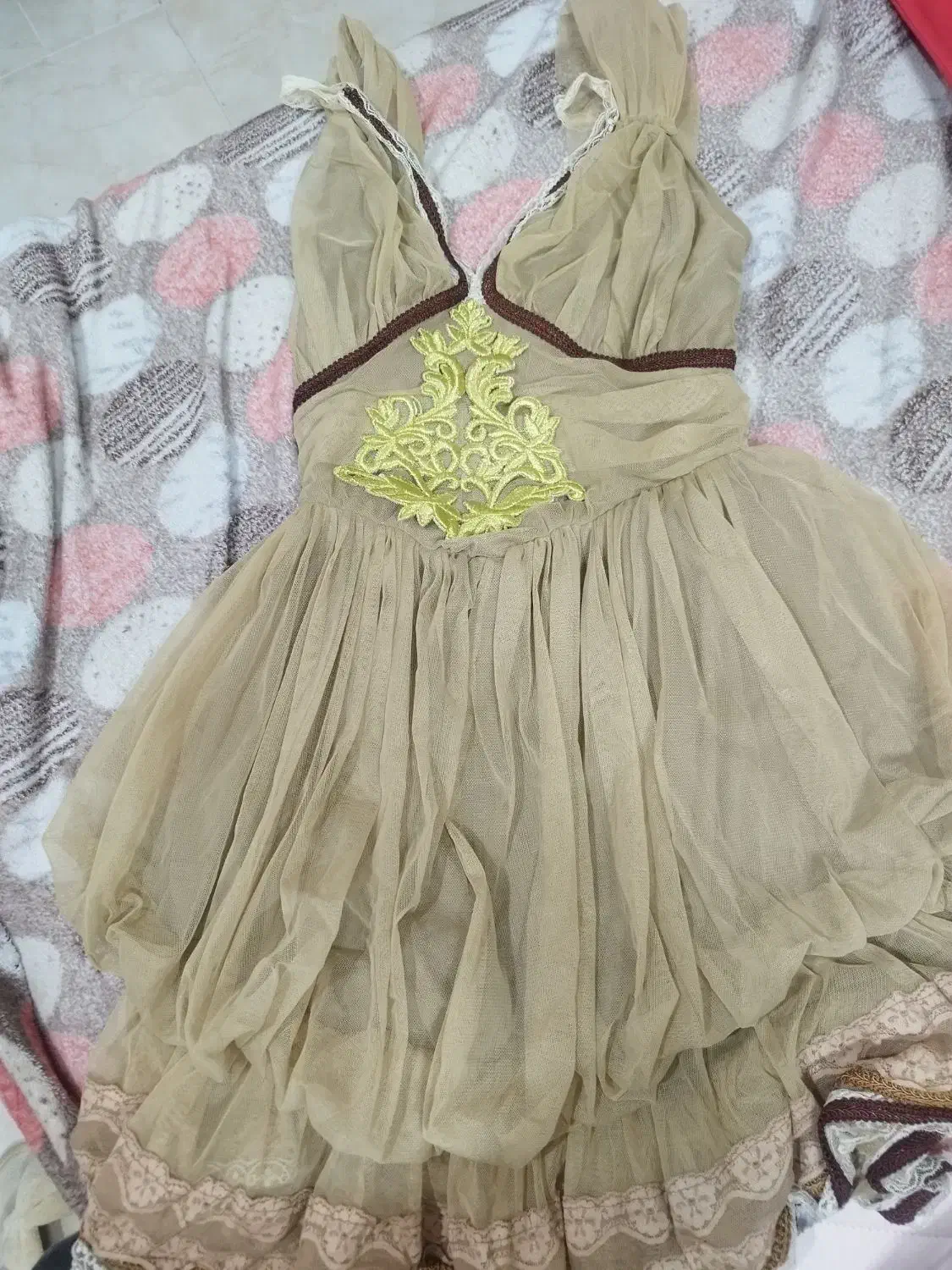 لباس مجلسی|لباس|تربت‌حیدریه, قائم|دیوار