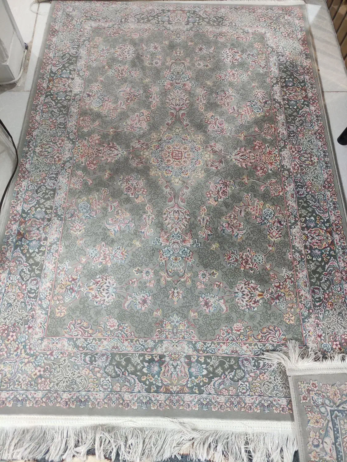 دو عددفرش 6 متری و یک عدد فرش یک در یک و نیم|فرش|شاهینشهر, عطار|دیوار