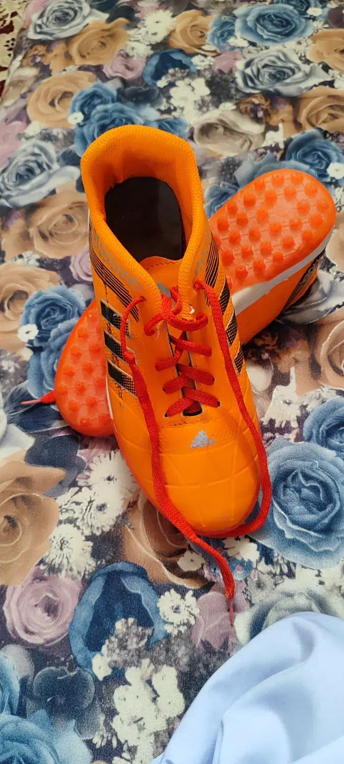 کفش مخصوص چمن|کیف، کفش، کمربند|خواف, |دیوار