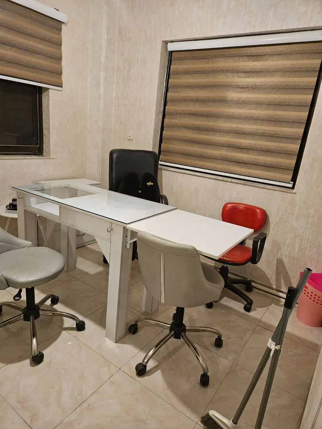 میز ناخن تک نفره و دونفره|آرایشگاه و سالن‌های زیبایی|رشت, بلوار گیلان|دیوار