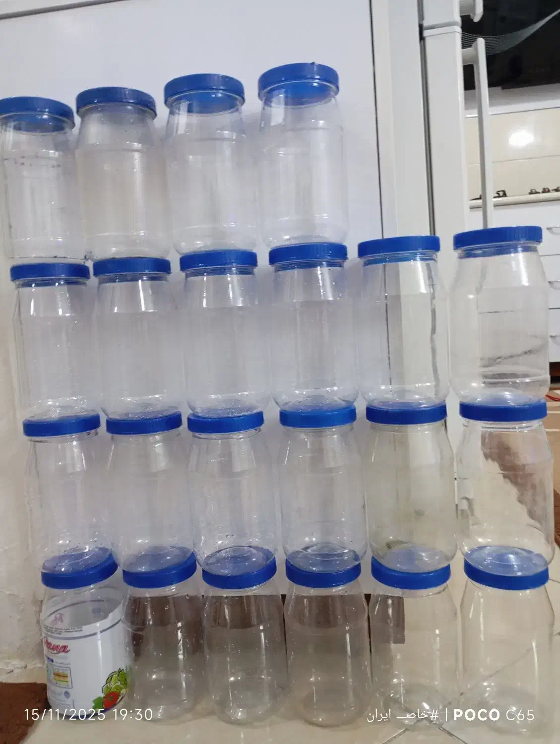 تعدادی ظرف 1 کیلویی|ظروف نگهدارنده، پلاستیکی، یکبارمصرف|گلبهار, شهر جدید گلبهار|دیوار