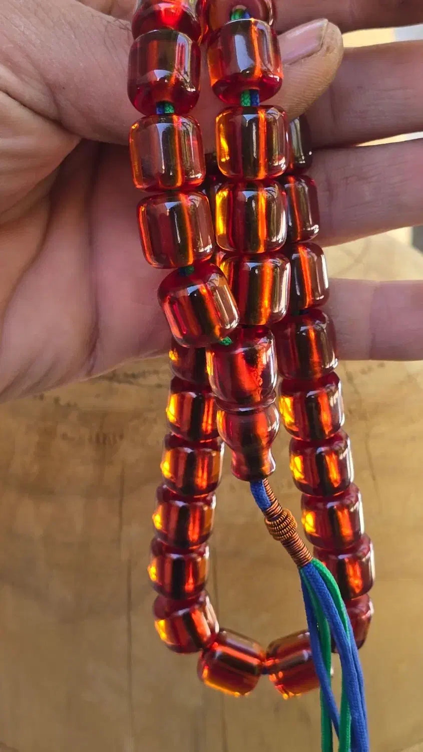 تسبیح سندلوس قدیمی|کلکسیون اشیاء عتیقه|همدان, |دیوار