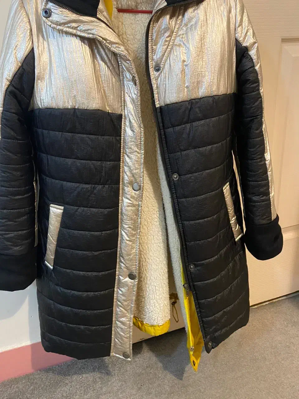 پالتو|لباس|اهواز, بهزاد شهر|دیوار