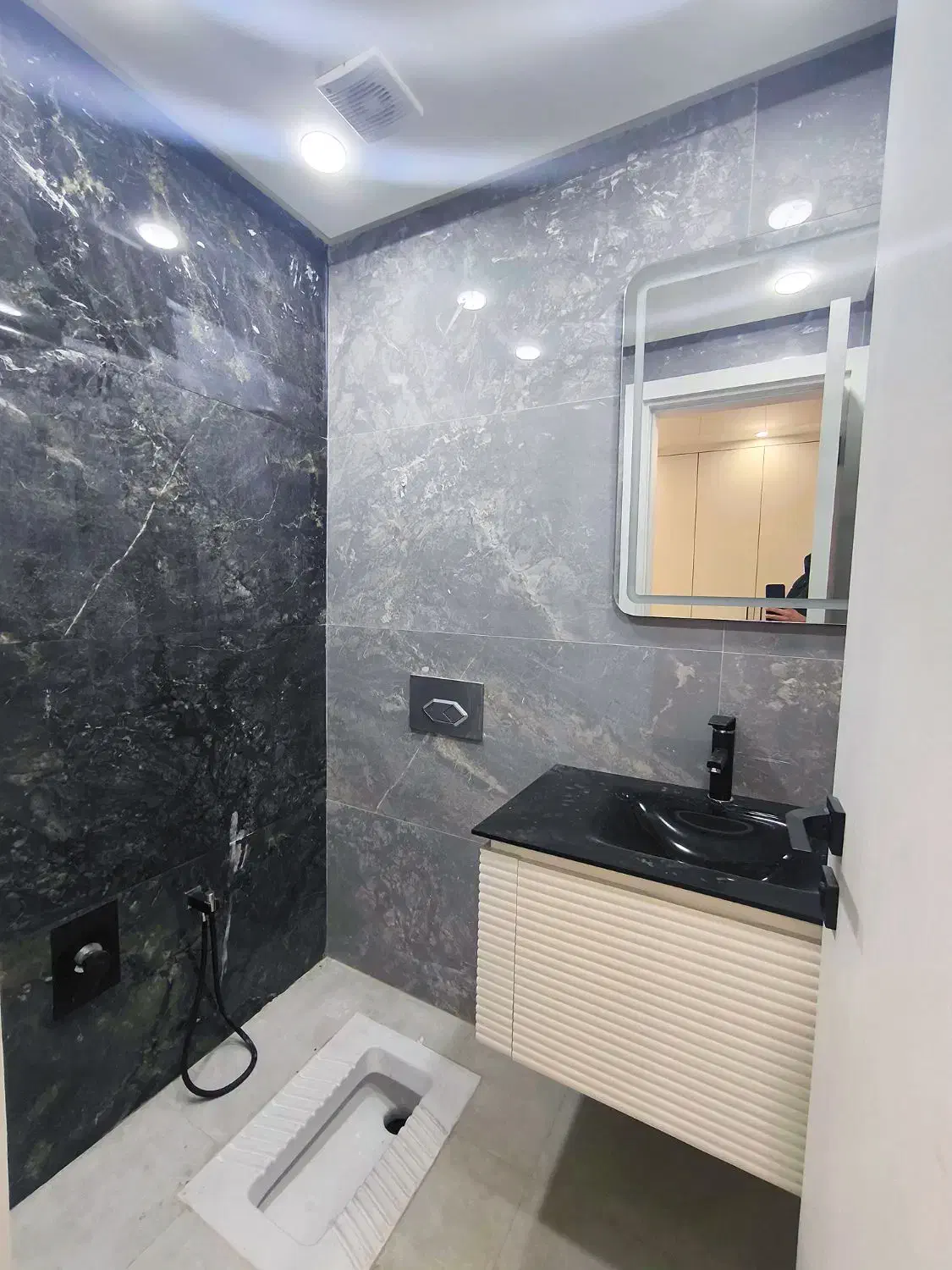 آپارتمان ۱۳۰ متر * شاهکار * «کلیدنخورده ' غرق نور»