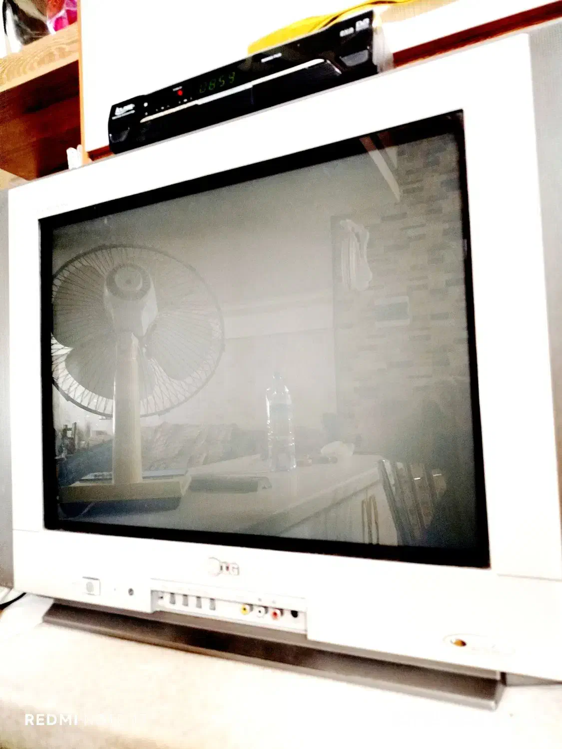 تلوزیون ال جی تمیز|تلویزیون و پروژکتور|شاهینشهر, شیخ بهایی|دیوار