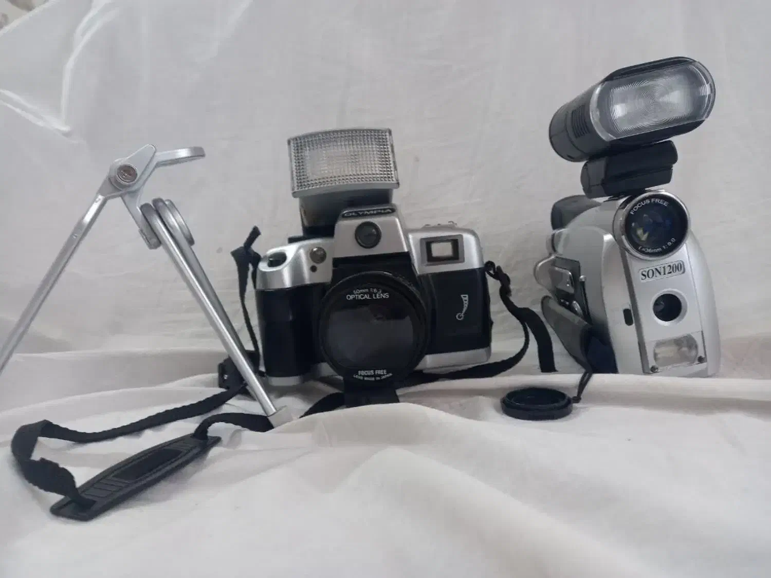 دو عدد دوربین عکاسی|دوربین عکاسی و فیلمبرداری|شیروان (لرستان), |دیوار