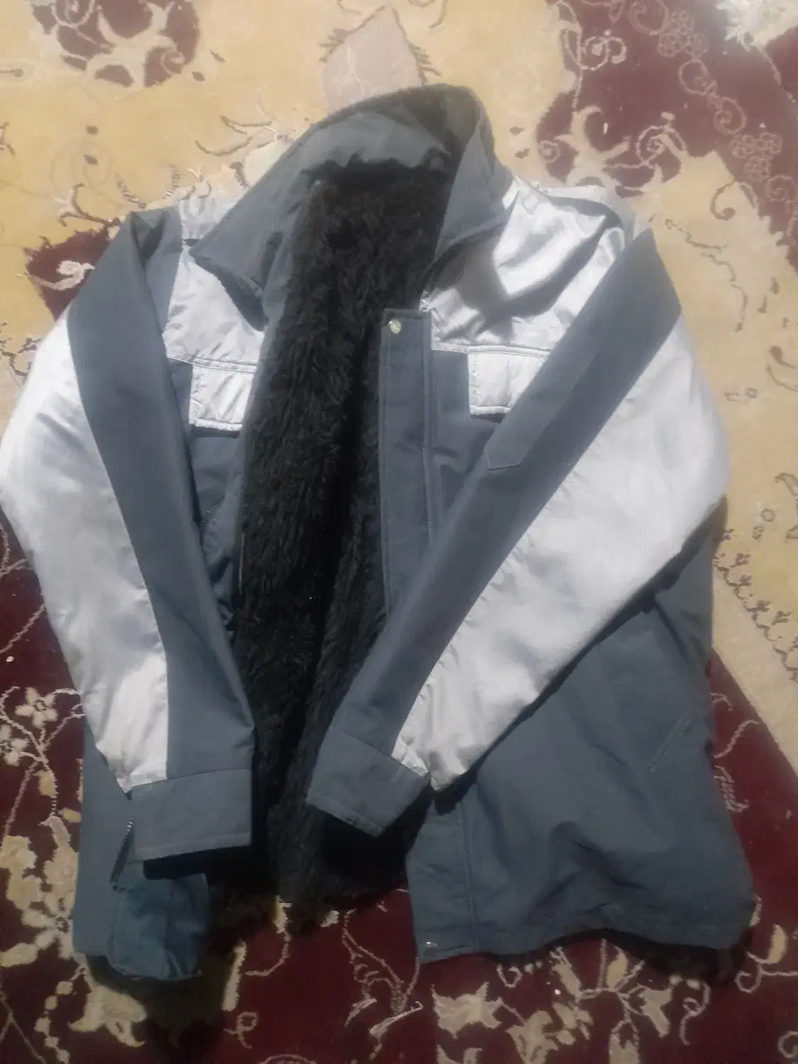 کاپشن نگهبانی اصلی|لباس|گلبهار, شهر جدید گلبهار|دیوار