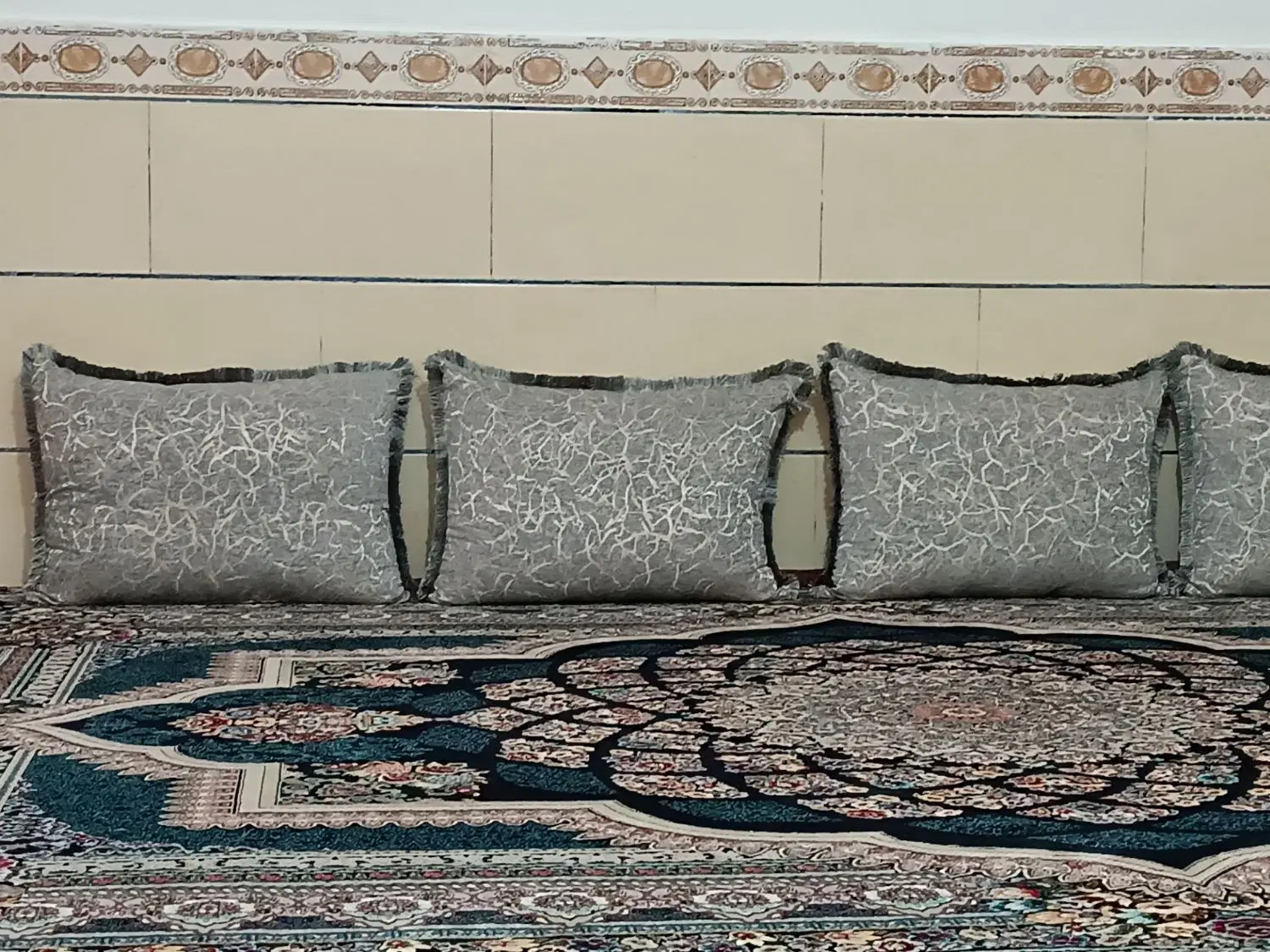 پشتی|پشتی|چغادک, |دیوار